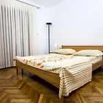 Bago * トロギール