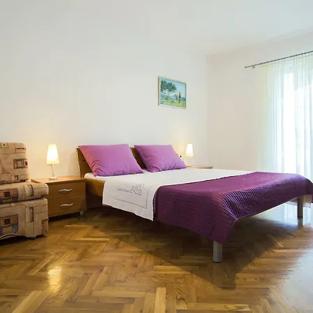 Bago Διαμέρισμα Τρογκίρ