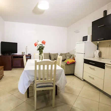 Bago Apartamento Arbanija