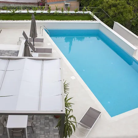 Bago Apartamento Arbanija