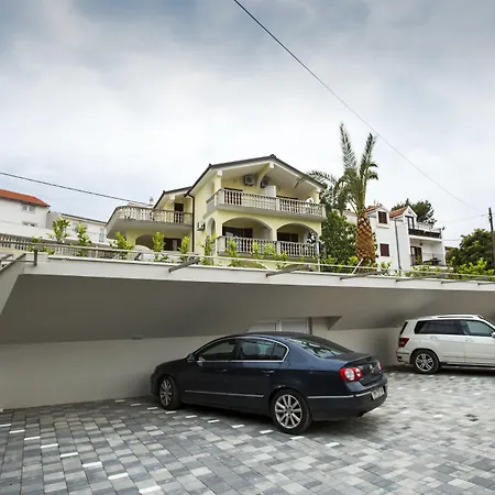 Bago Apartamento Arbanija